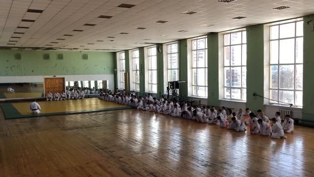 Ритуал приветствия в центре каратэ «Дракон» смотреть онлайн