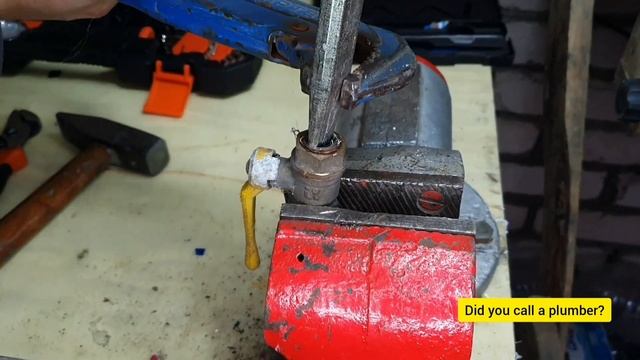 3 способа выкрутить резьбу, застрявшую в ответном фитинге