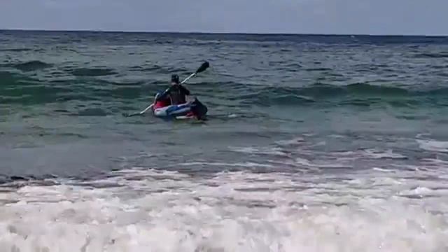 Sevylor Tahiti Plus Inflatable Kayak vs The Sea - Wave Encounters смотреть онлайн