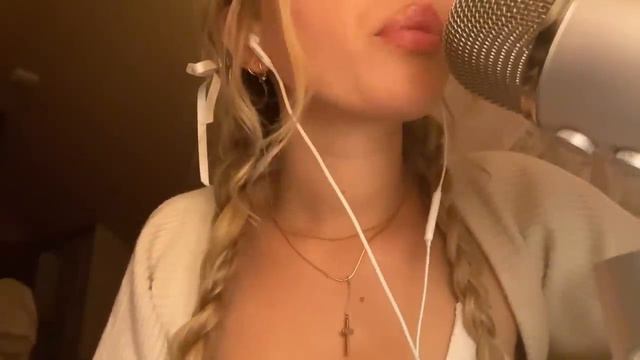 ASMR Don’t click unless you like nibbling mouth sounds!👄 смотреть онлайн