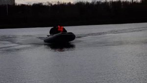 Азимут Эверест 425 + Ямаха 15, 3 чел. (вес 228 кг) скорость 34 км.ч