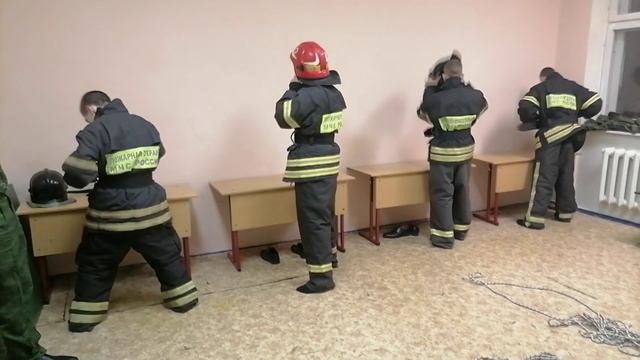 ГДЕ ГОТОВЯТ БУДУЩИХ ПОЖАРНЫХ?