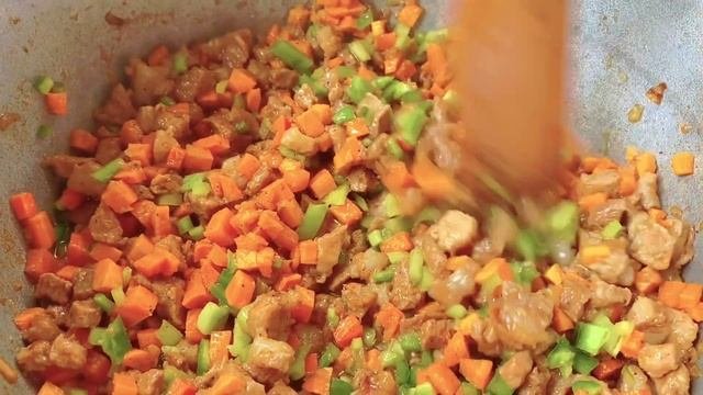 Быстрое блюдо из мяса. Первое и второе блюдо одновременно. Берём любое мясо и готовим на всю семью.