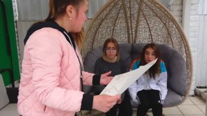 Амелька попала в Плохую Компанию!