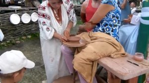 Сорочинцы Работа на гончарном круге Девушка