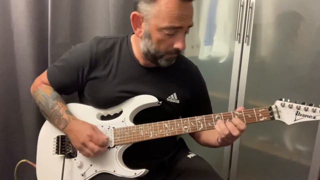 Ibanez Jem Jr playing melodic sounds with my Vox AV15. Behringer Vintage overdrive engaged смотреть онлайн