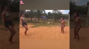 Game For all kids...Soccer girls with awesome soccer skills. Natalia e Bianca