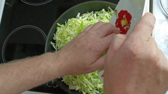 ПИРОЖКИ С КАПУСТОЙ ЖАРЕННЫЕ ПРОСТО ОБЪЕДЕНИЕ! смотреть онлайн