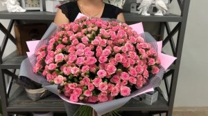 51 розовая кустовая роза "Спрей"