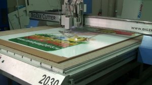 Cutting honeycomb board 16 mm on flatbed plotter/ Резка сотового картона 16 мм планшетным плоттером