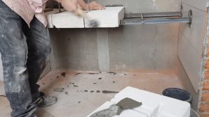 Монтаж столешницы в ванной комнате .