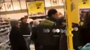 москвичи дерутся за сахар!)
