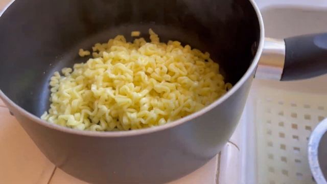 Samyang / Carbonara Buldak stir Fried Ramen смотреть онлайн