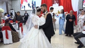 Молодые ПОКИДАЮТ турецкую свадьбу! Трогательный момент на свадьбе! Смотреть до конца!