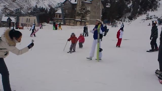 Дети на лыжах. День второй смотреть онлайн