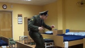 Курсант танцует