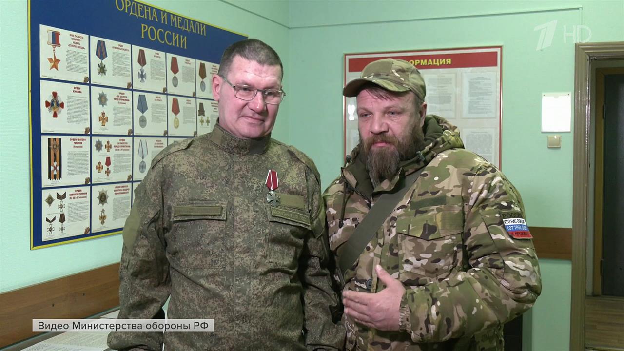 поощрение сотрудников овд. награда «кубок». награда проверено. награждение людей. найти награждения.