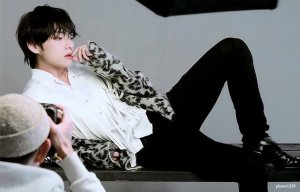 Франция без ума от Ви из BTS....