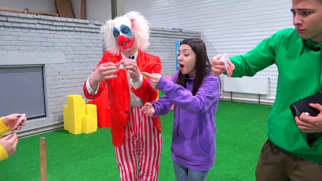 Сохрани, Разбей или Утопи Челлендж С Клоуном ! смотреть онлайн