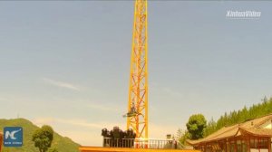Самые высокие качели в мире! Установлены на краю 700-метровой скалы в Чунцине