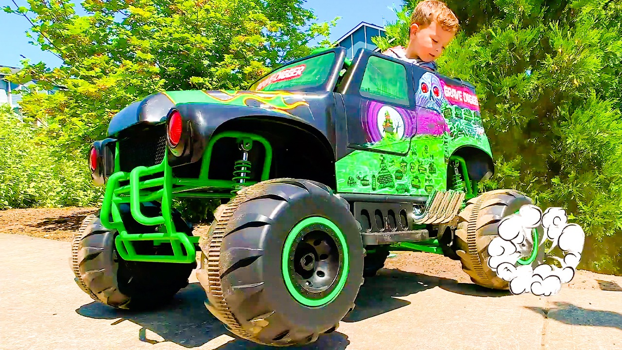 Монстр траки для малышей. Grave Digger монстр трак. Grave Digger Monster Truck игрушка. Grave Digger Monster Truck игрушка лимузин. Монстр траки детские электромобили.