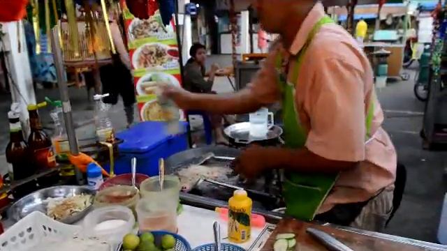 Пад тай (pad thai) с креветками в Таиланде -- видео рецепт приготовления пад тая за 7 минут