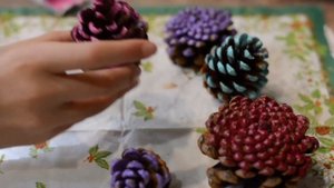 Картина из шишек - видео с детского мастер-класса на тему Осенние поделки