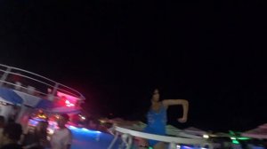 Ночной клуб Виноград Сочи. Заводная танцовщица.