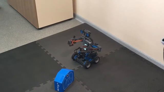 Губернатор Омска Александр Бурков тестирует робота смотреть онлайн