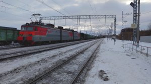 Железная дорога. Электровоз ВЛ11.8-610/604Б с грузовым поездом.