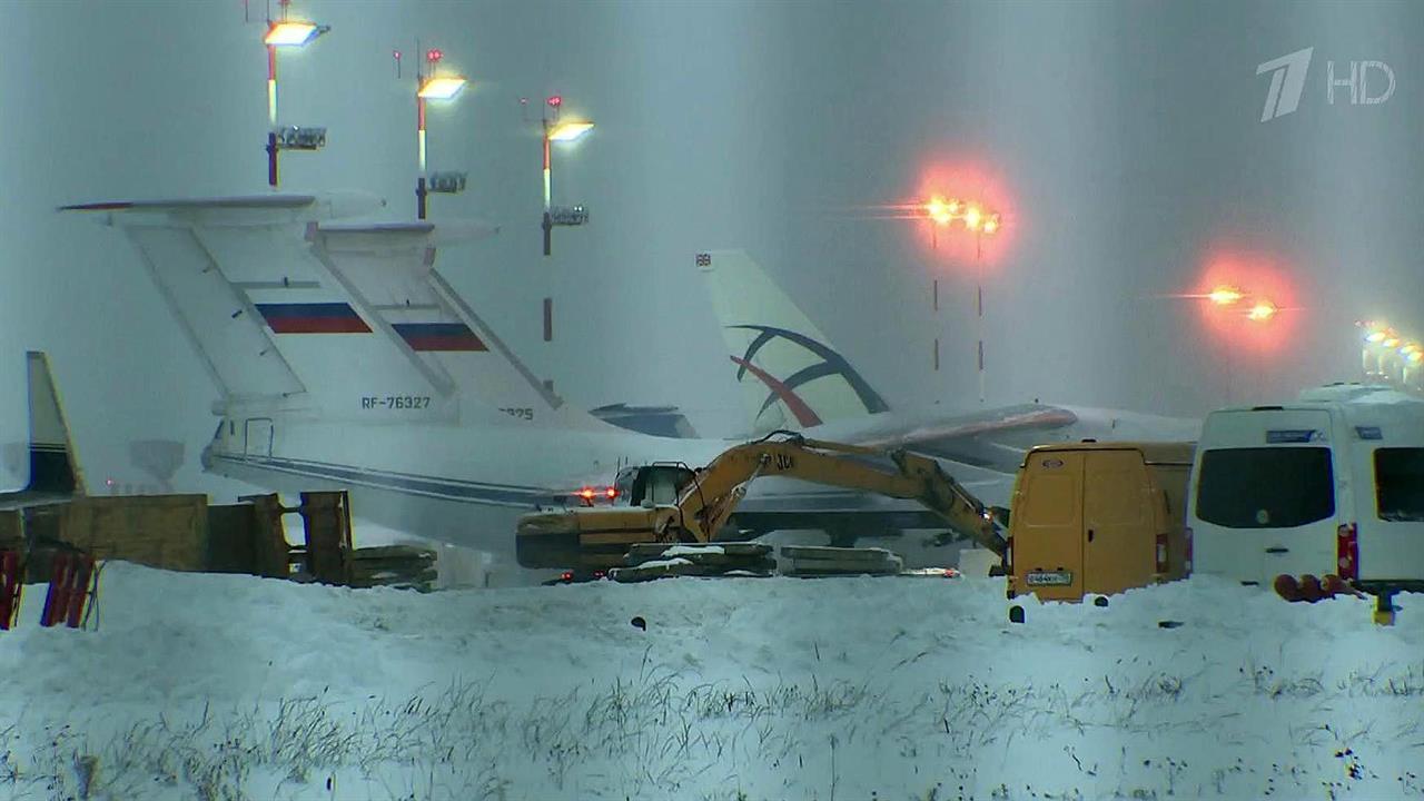 Снег в Москве. Москва в феврале. Хорошей смены ночной МЧС.