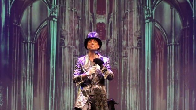 Песенное попурри волшебника Рафаэля из шоу спектакля Чудесарий смотреть онлайн