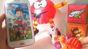 Детский телефон в подарок. Видео для детей с игрушками