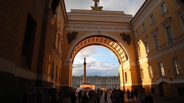 Триумфальная арка Главного штаба (Санкт-Петербург) со стороны Большой Морской улицы смотреть онлайн