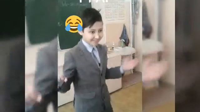 Морпех танцует PPAP смотреть онлайн