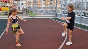 Как сделать быстро мостик из положения стоя. Приёмы каратэ. Бег на время.