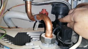 Bosch WBN6000 / как устроить протечку воды из клапана / воздухоотводчик / клапан сброса воздуха
