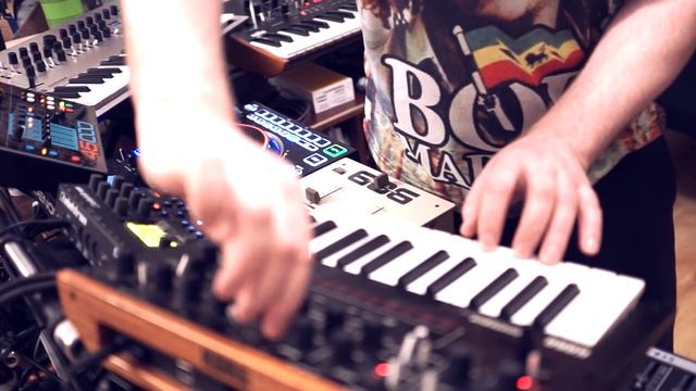 QUICK JAM 42: A trinity of korg synths (Prologue, Minilogue and Monologue together) смотреть онлайн