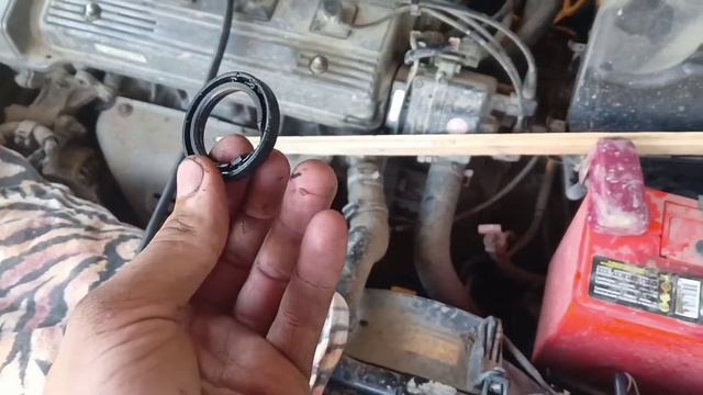 замена верхнего/нижнего сальника рулевой рейки.Без снятия рулевой рейки.Карина ат212. смотреть онлайн