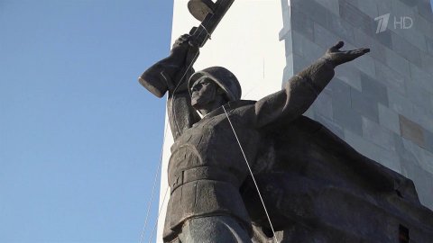 В Донбассе на мемориале "Саур-Могила" уже установили скульптуру Солдата-Победителя