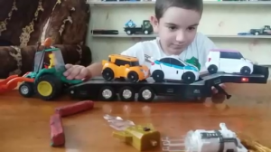 Трактор трансформер из пластилина с прицепом (с открывающимися бортами). Трансформация в робота.