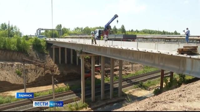 Губернатору Виктору Томенко показали, как в Заринске идут работы по благоустройству