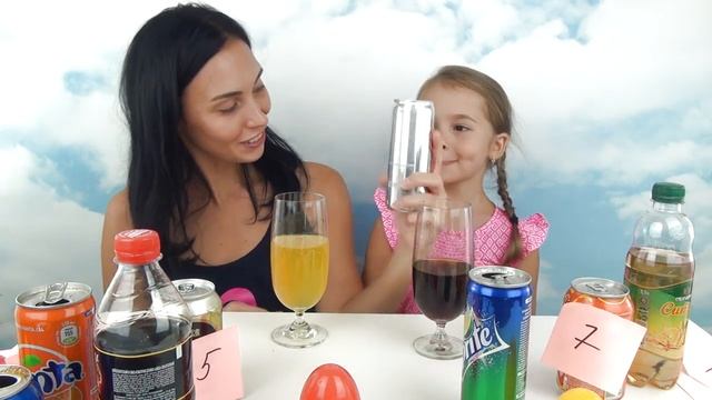 ЧЕЛЛЕНДЖ ГАЗИРОВКА Сода Челлендж Арина делает коктейль  из Разной Газировки SODA CHALLENGE soda