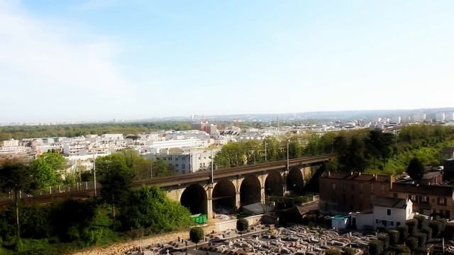 Vue de Puteaux sur la Tour Eiffel смотреть онлайн