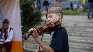 Best Street Violin Performance. Melody. M. Skoryk. Via Carpatia 2021/ Мелодія. М. Скорик - скрипка