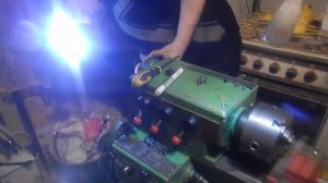 Извлекаем крышки станка для установки сальников на Токарный станок школьник ТВ-4