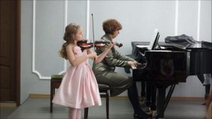 К. Бом. Непрерывное движение. Исп. Софья Колтакова, 7 лет