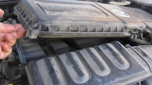 Replace engine air filter Mazda 3 / Замена воздушного фильтра двигателя Мазда 3