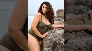 Erica Lauren (theericalauren) American Plus-size Model, Curvy Model, Body positive influencer.