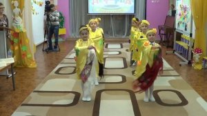 Танец с павлопосадскими платками